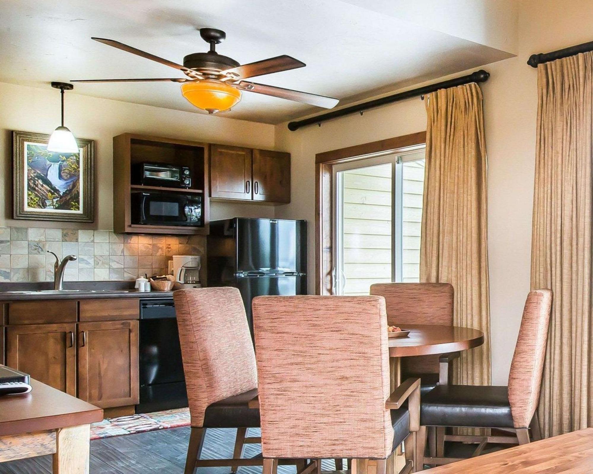 Yellowstone Valley Lodge, Ascend Hotel Collection Pray Екстериор снимка