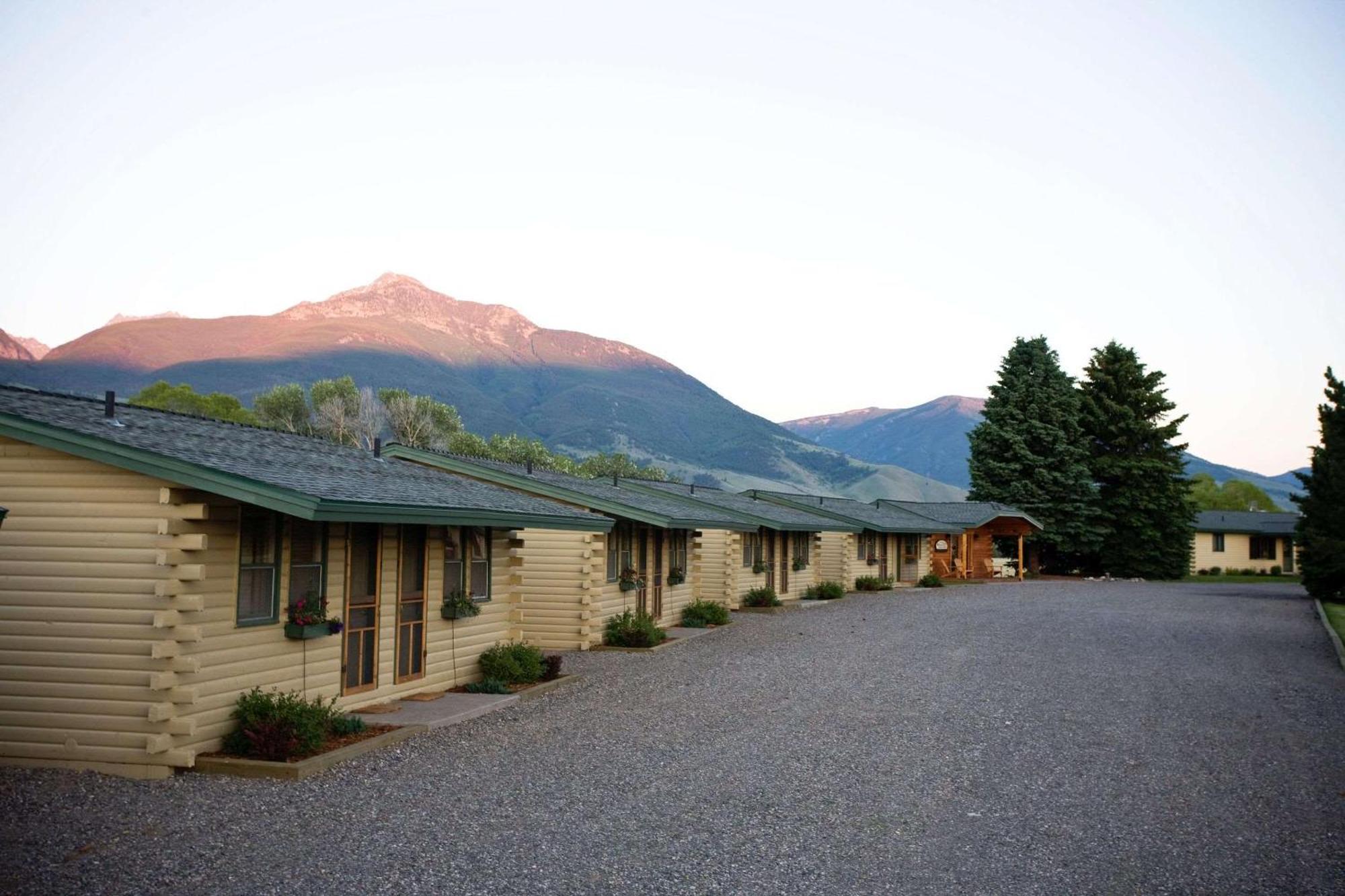 Yellowstone Valley Lodge, Ascend Hotel Collection Pray Екстериор снимка
