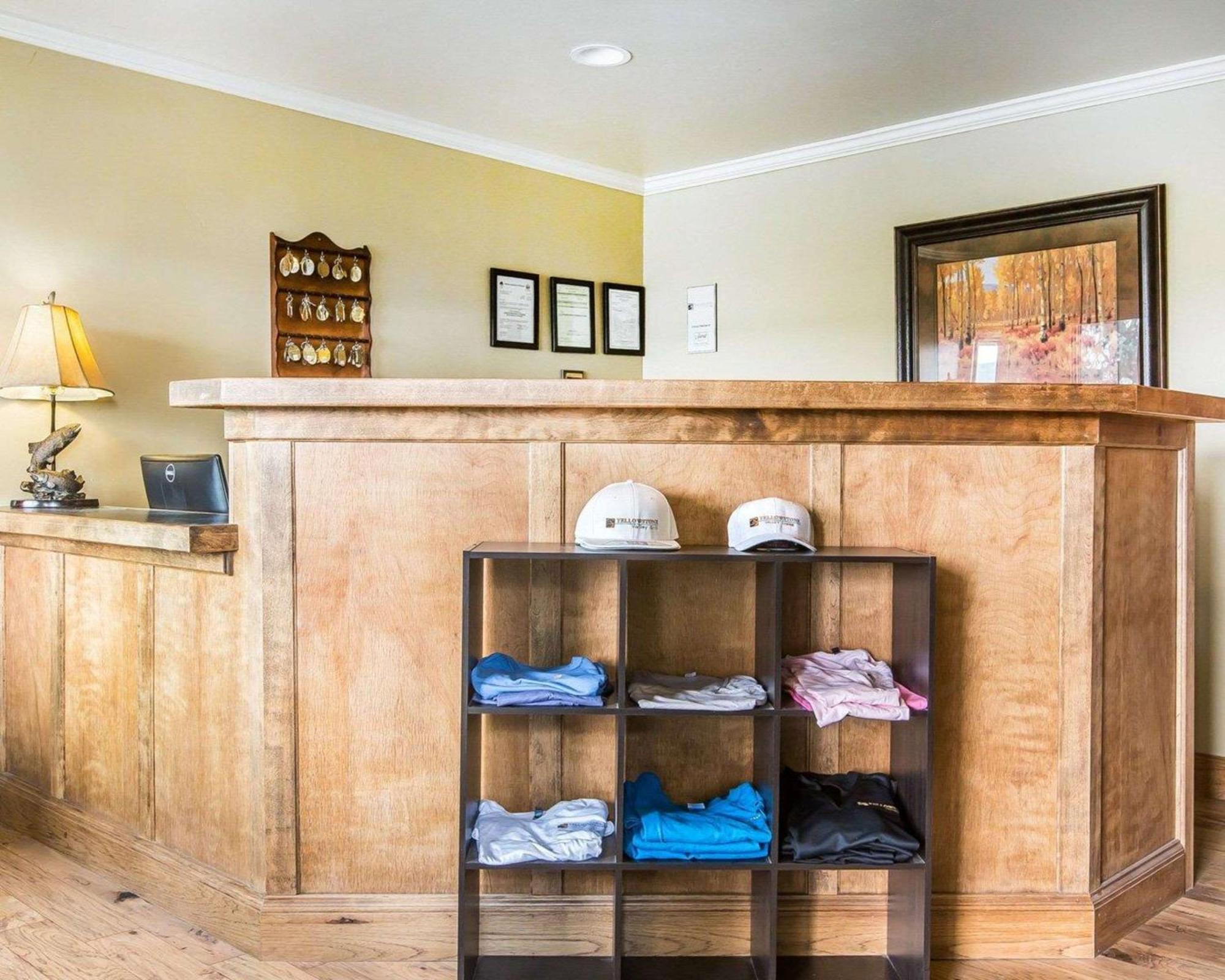 Yellowstone Valley Lodge, Ascend Hotel Collection Pray Екстериор снимка