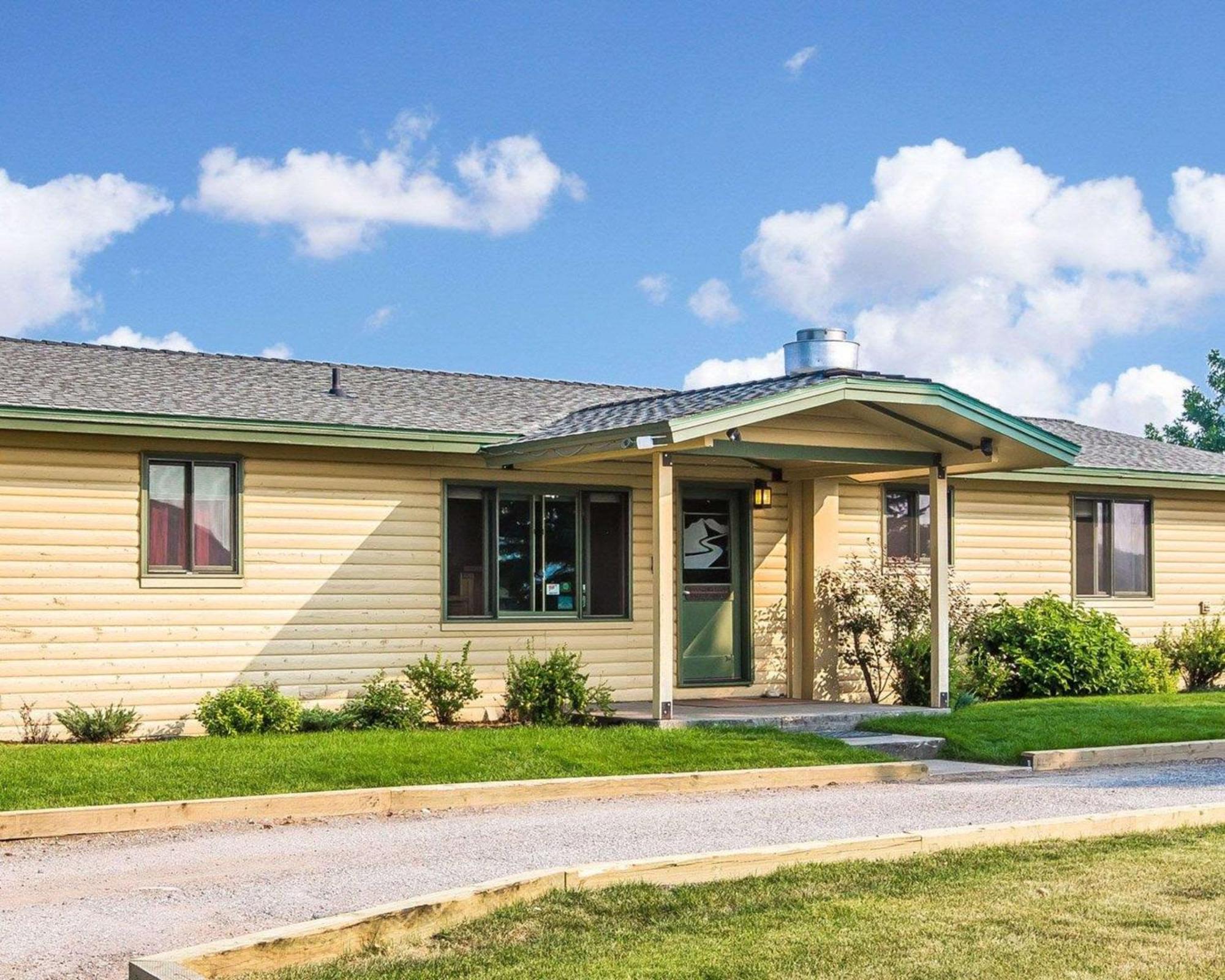 Yellowstone Valley Lodge, Ascend Hotel Collection Pray Екстериор снимка