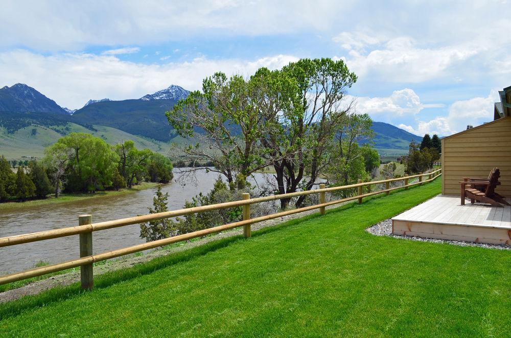 Yellowstone Valley Lodge, Ascend Hotel Collection Pray Екстериор снимка