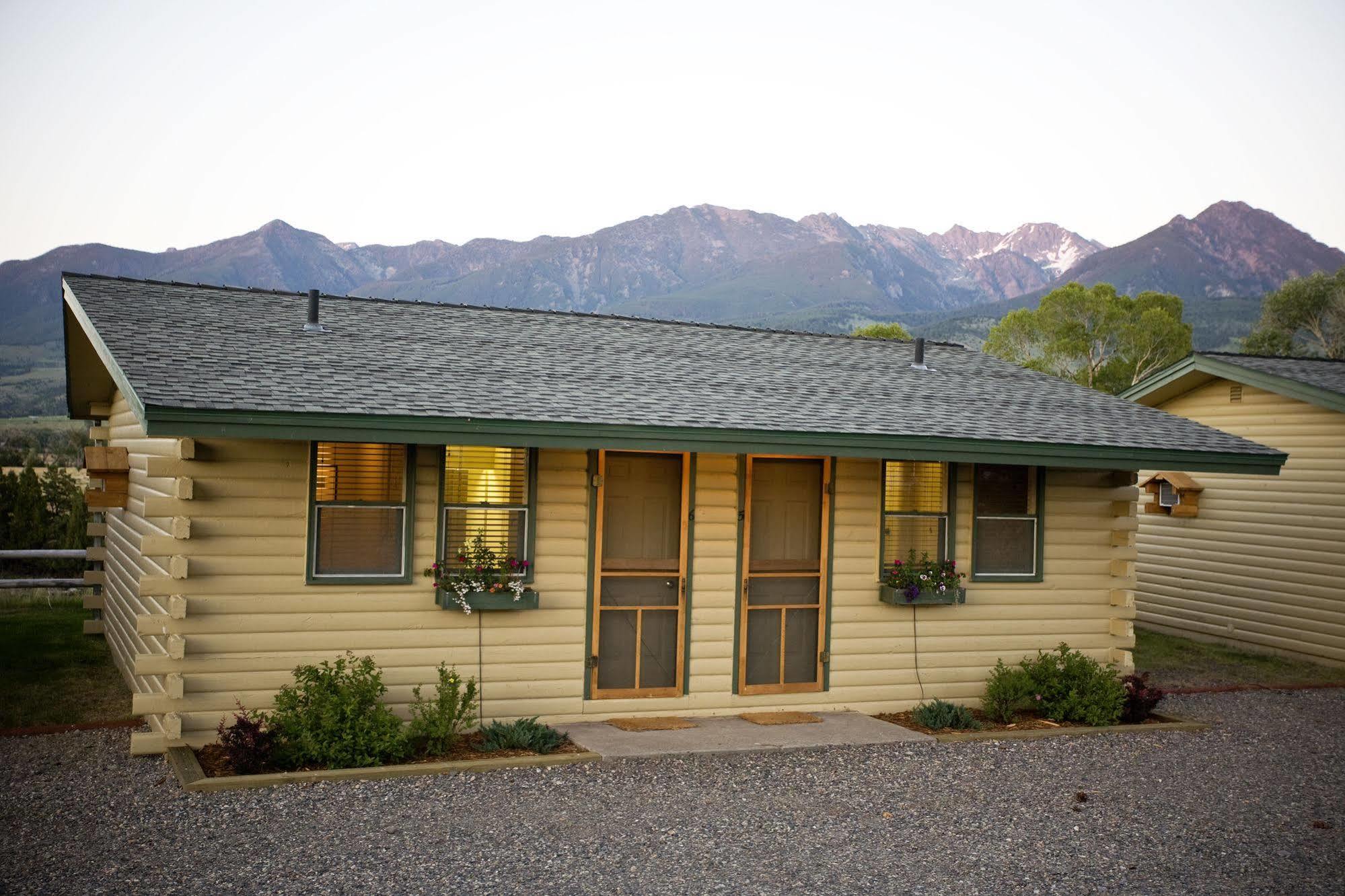 Yellowstone Valley Lodge, Ascend Hotel Collection Pray Екстериор снимка