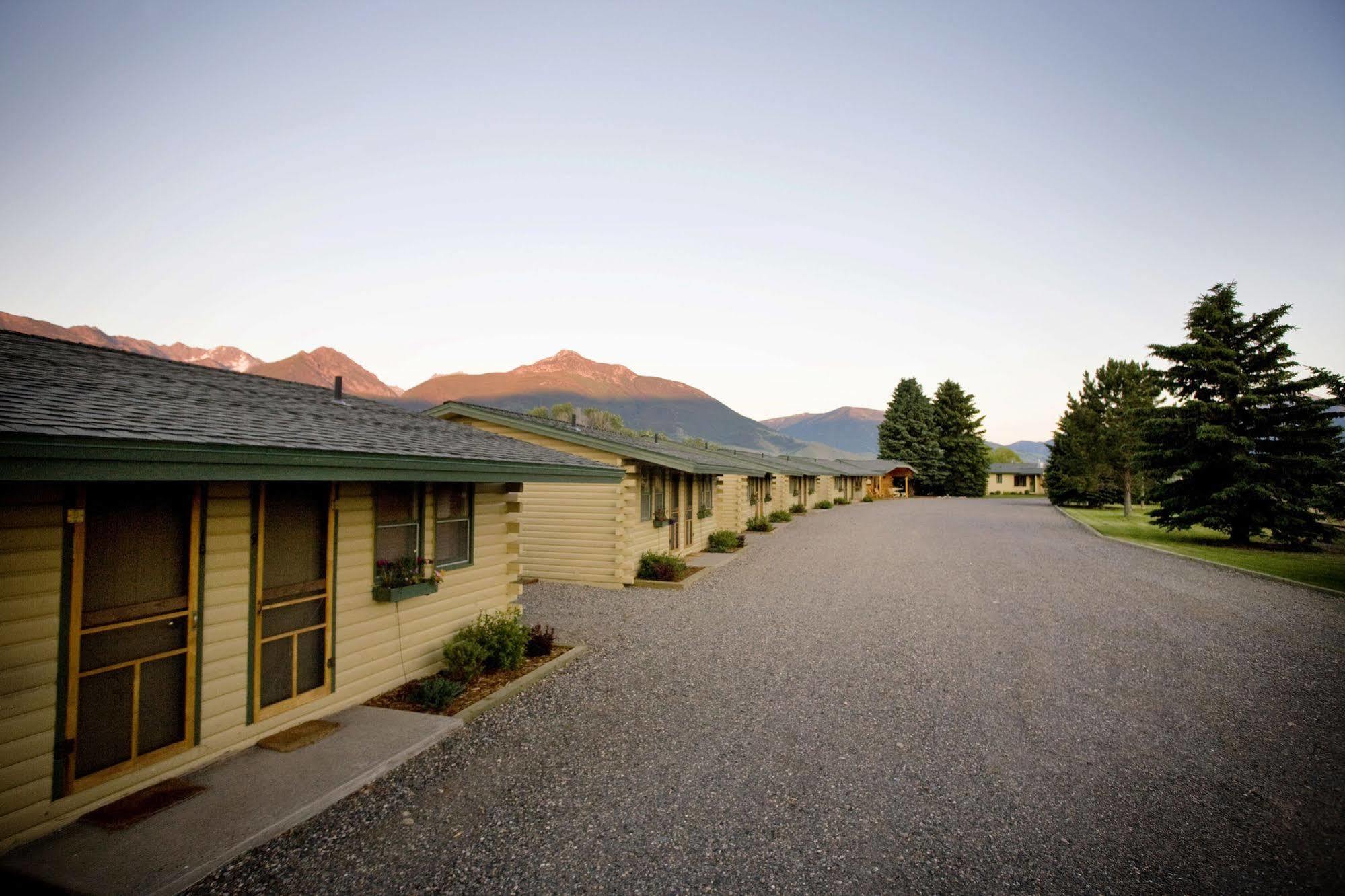 Yellowstone Valley Lodge, Ascend Hotel Collection Pray Екстериор снимка