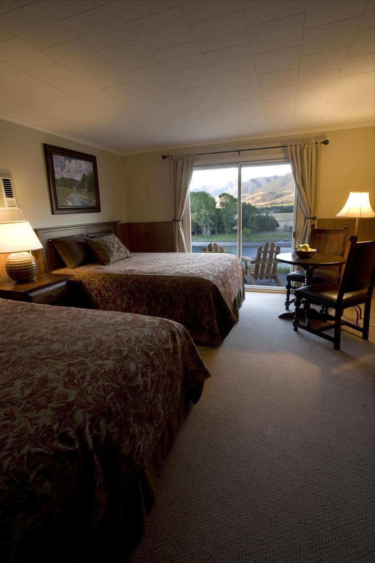 Yellowstone Valley Lodge, Ascend Hotel Collection Pray Екстериор снимка