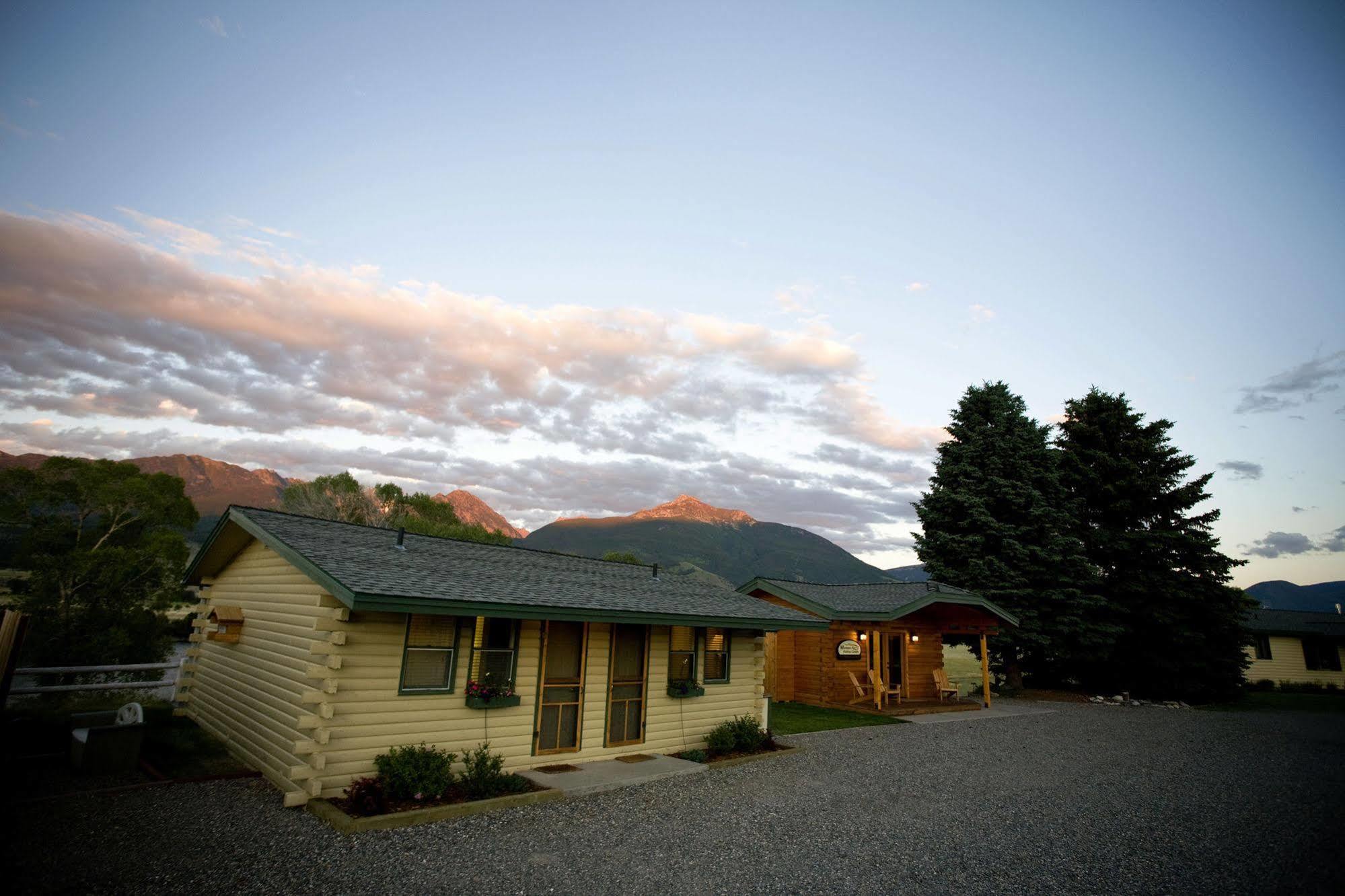Yellowstone Valley Lodge, Ascend Hotel Collection Pray Екстериор снимка
